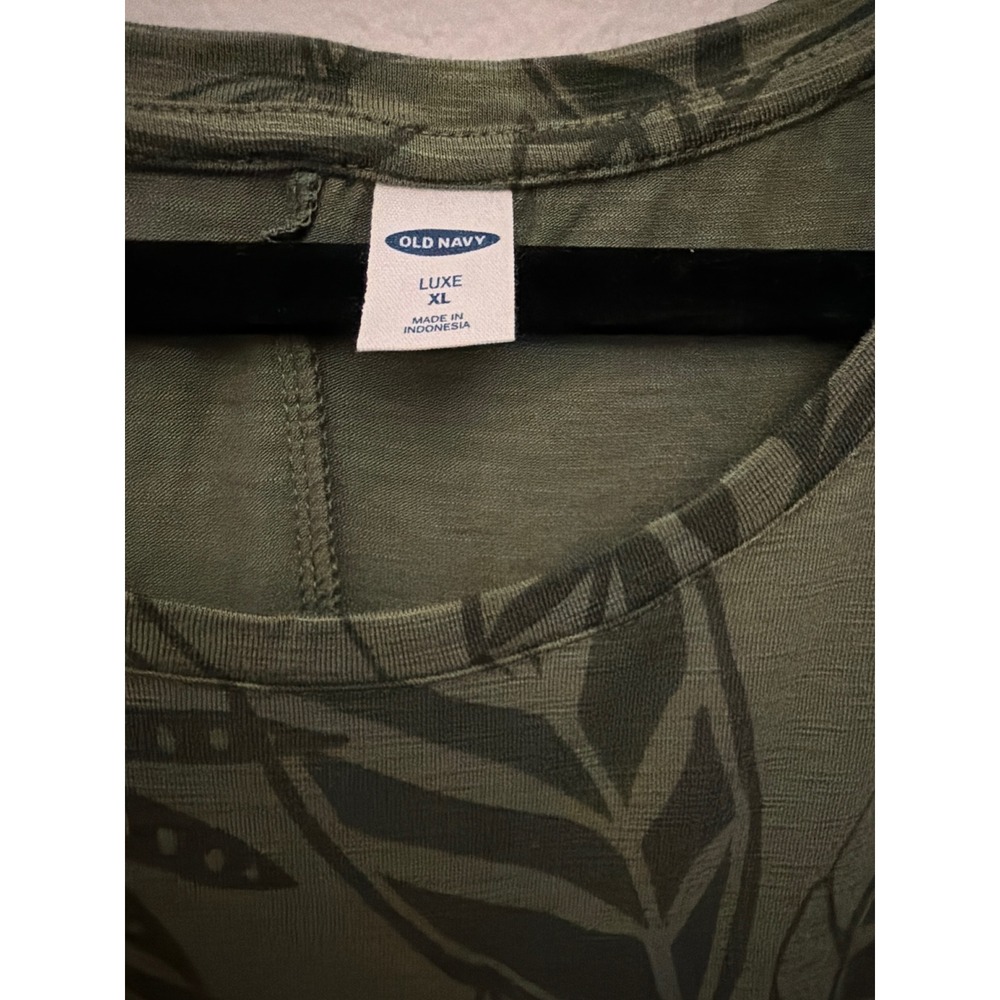Old Navy Olive Green Leaf Print Tank Top - Picture 2 of 8